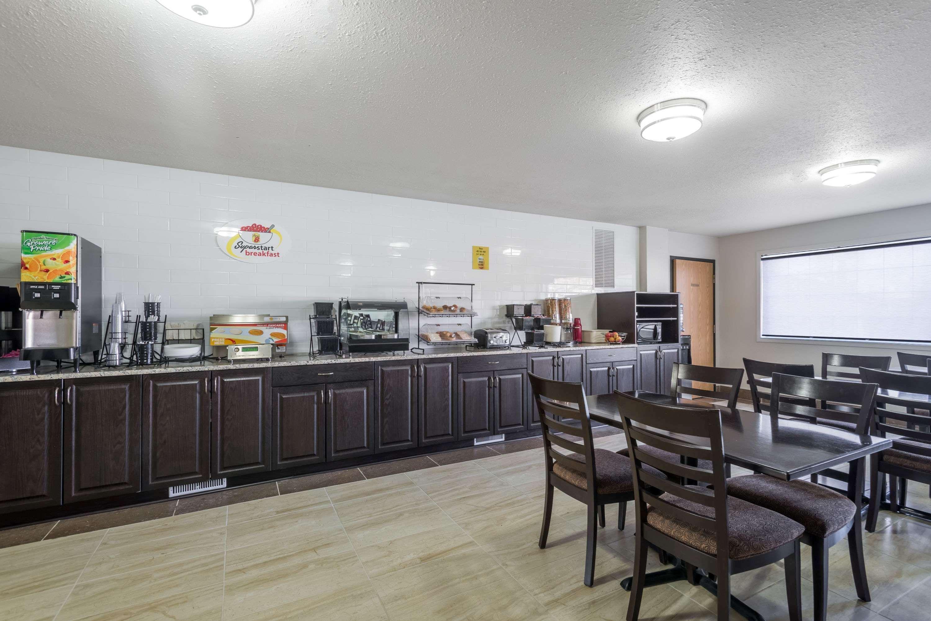מלון Super 8 By Wyndham גראנדה פראירי מראה חיצוני תמונה